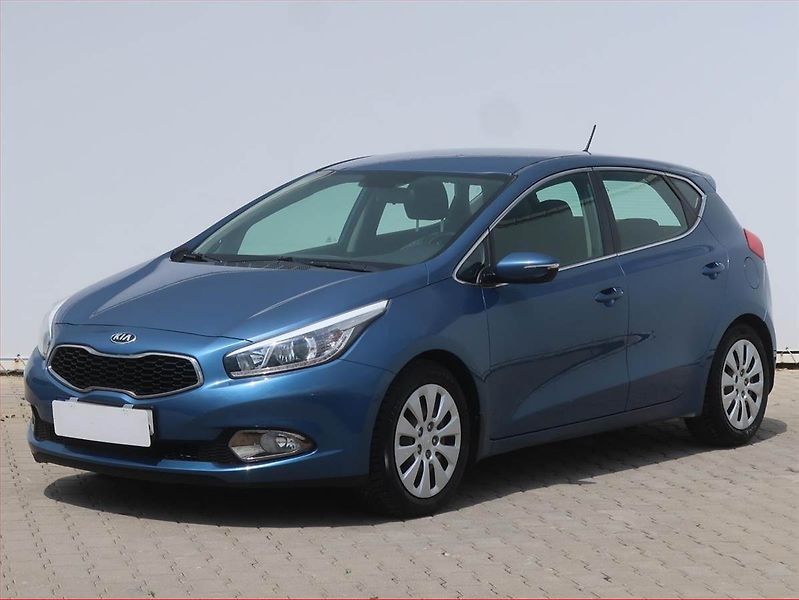 Kia Ceed (2013) Silver 1.6 GDI, Serv.kniha - fotka 2 z 14