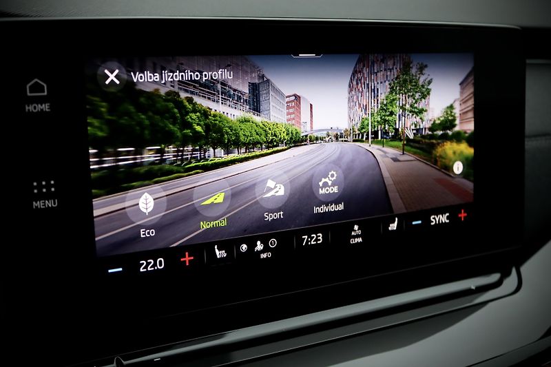 Škoda Octavia 4 Combi 1.5 TSI 110 kW - fotka 35 z 49