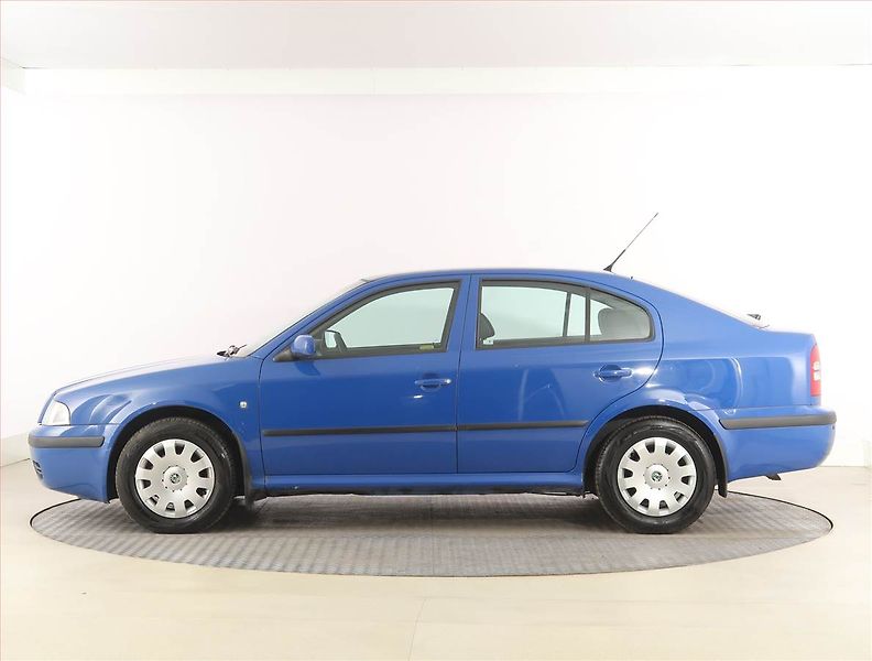 Škoda Octavia (2009) 1.9 TDI , ČR,1.maj - fotka 3 z 15