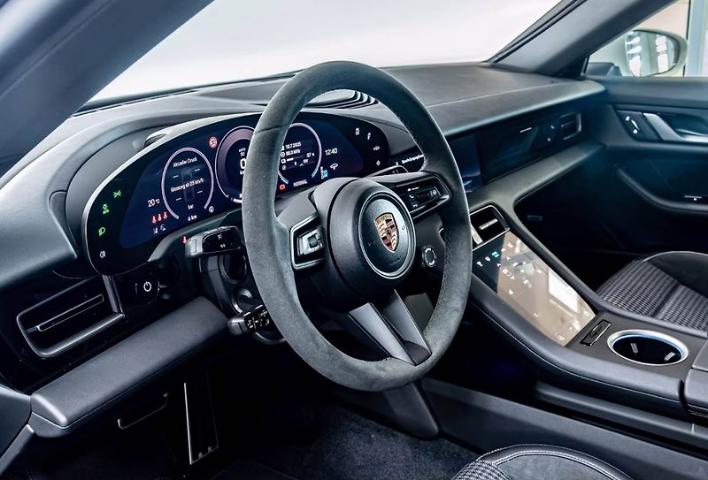 Porsche Taycan 4 SportDesign Matrix ACC 360 - fotka 17 z 22