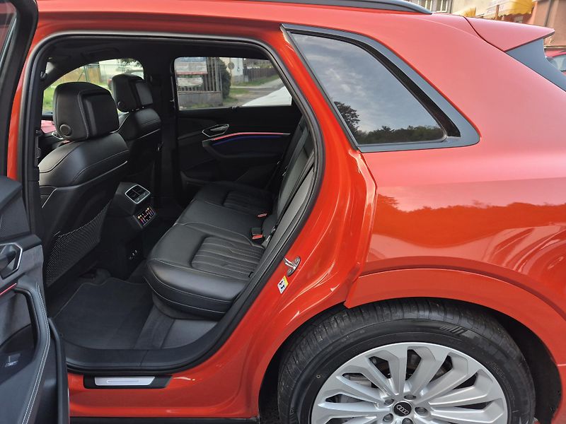 Audi e-tron 55 QUATTRO 300kw SOH 95 % - fotka 12 z 49