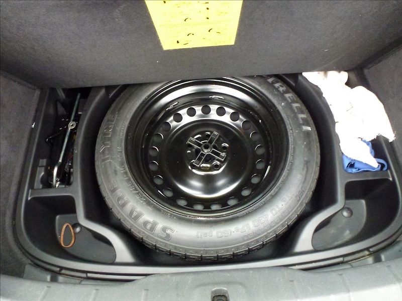 Volvo C30 2,0 i 16V Titanium Grey - fotka 26 z 62