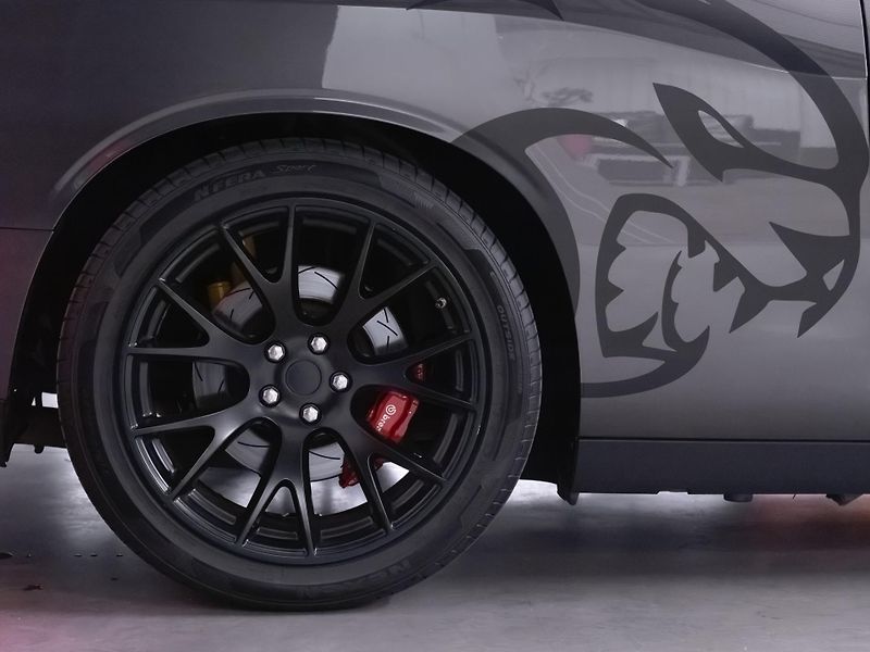 Dodge Challenger SRT HELLCAT 6.2 V8 | 527 kW  - fotka 16 z 56