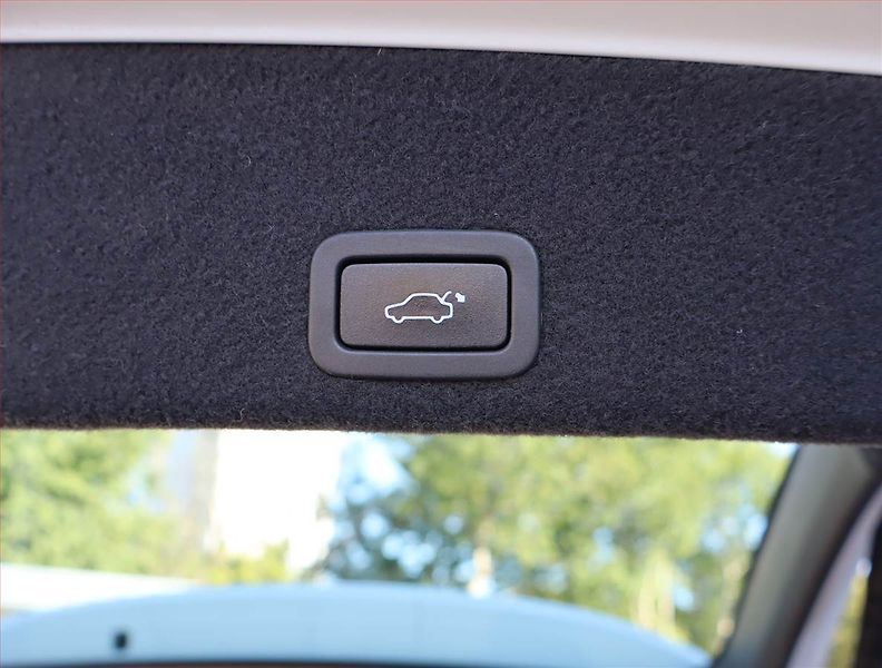 Volvo XC60 (2017) D4, Automat, Kůže, Navi - fotka 19 z 19