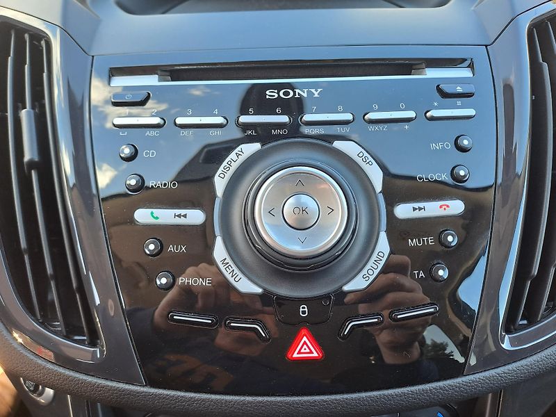 Ford Kuga (2015) 1.8 EB SERVISKA PĚKNÝ STAV - fotka 22 z 29