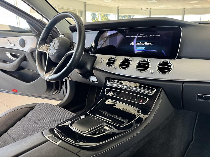 Mercedes-Benz Třídy E 300de 4MATIC*Webasto*Panorama - fotka 13 z 43