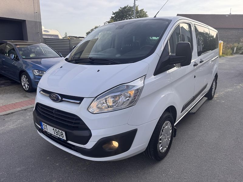 Ford Tourneo Custom 2.2TDCI 92KW L2 9.MÍST - fotka 2 z 32