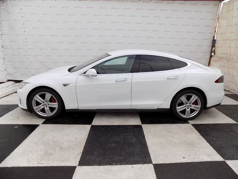 Tesla Model S (2015) 90D/1.Maj.ČR/Ludicrous/762PS/ - fotka 2 z 39