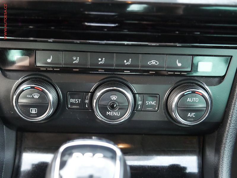Škoda Superb (2015) 2.0 TDi 4x4, ČR, Style, DSG - fotka 15 z 18