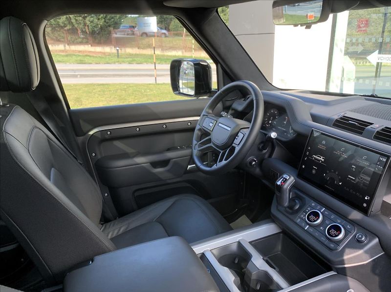 Land Rover Defender (2026) 130 D350 X AWD / 7 MÍST* - fotka 55 z 59