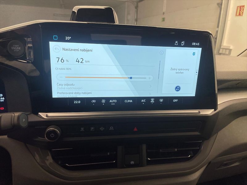 Volkswagen Caravelle Life 2.5 PHEV DR - fotka 14 z 28