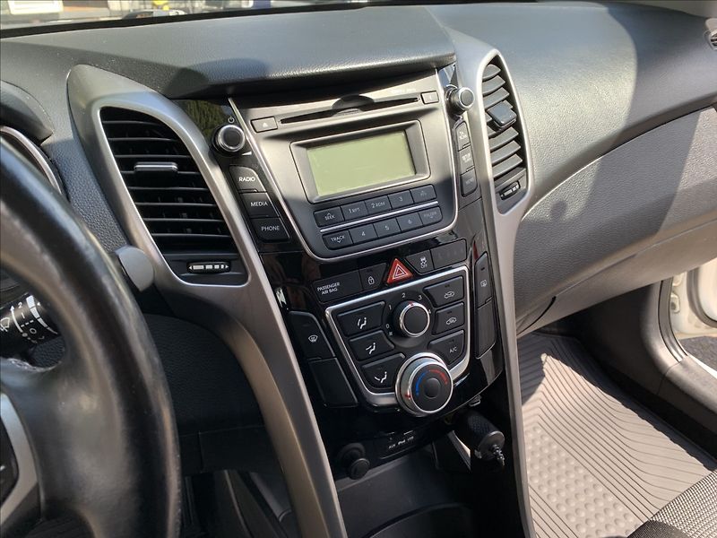 Hyundai i30 1,4 i, ČR - fotka 11 z 17