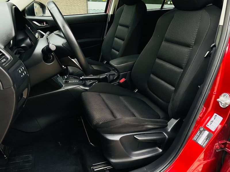 Mazda CX-5 2.0i AUT 4x4 SENZORY TAŽNÉ - fotka 31 z 49