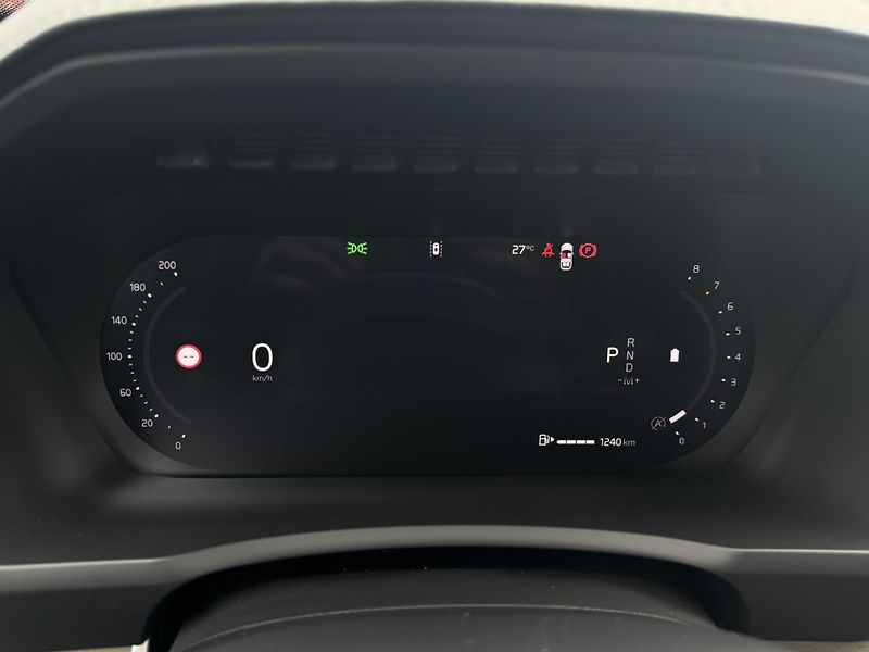 Volvo XC90 B5 AWD PLUS 360/ 7.m* / +kola  - fotka 32 z 49