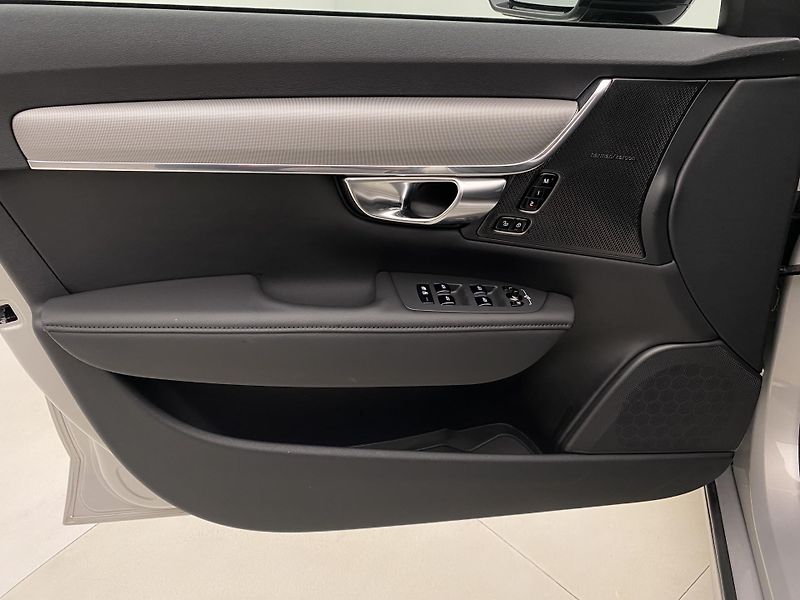 Volvo V90 T6 AWD RECHARGE DARK PLUS - fotka 7 z 58