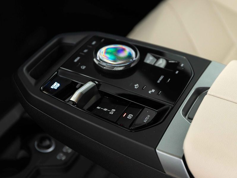 BMW iX xDrive40 - fotka 15 z 22
