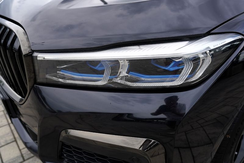 BMW Řada 7 750i xDrive Mpaket/530 PS - fotka 18 z 47