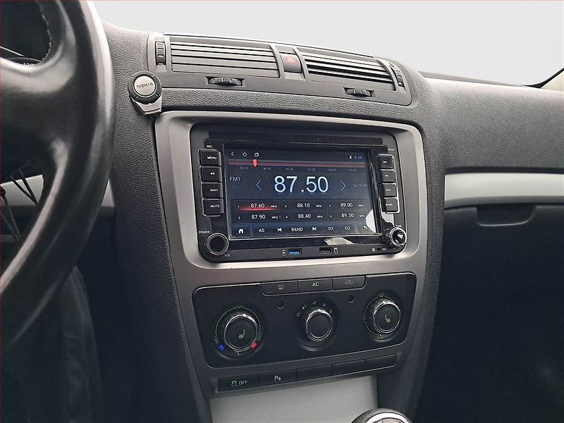 Škoda Octavia (2010) Ambiente 1.4 TSI, Tempomat - fotka 12 z 13