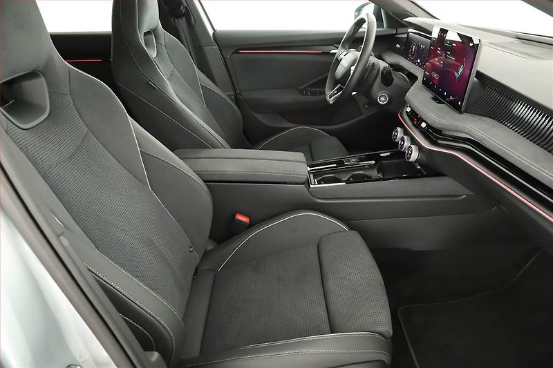 Škoda Superb (2025) 2.0 TDI, SPORTLINE, DPH - fotka 7 z 28