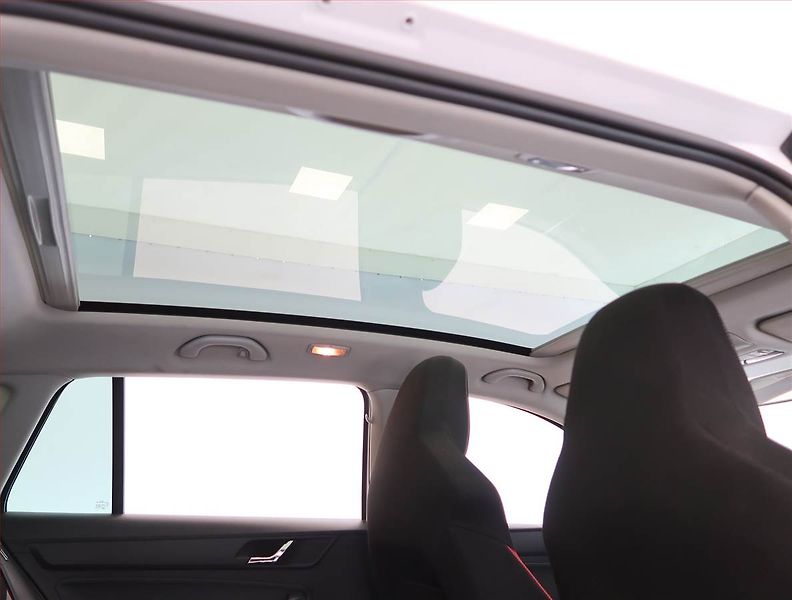 Škoda Rapid (2015) Spaceback 1.4 TDI, Xenony - fotka 20 z 20