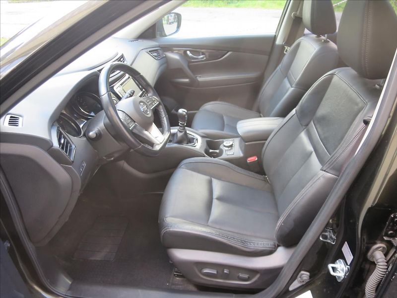 Nissan X-Trail 2,0  dCi Panorama 360°  7 míst - fotka 9 z 29