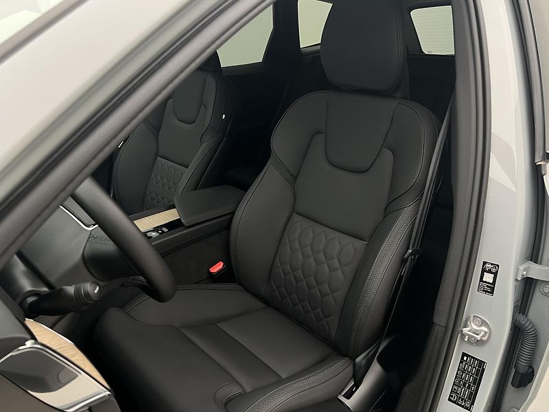 Volvo XC60 T6 AWD DARK PLUS AUT - fotka 17 z 48