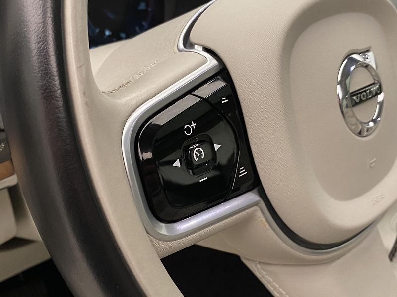 Volvo XC90 D5 AWD INSCRIPTION REZERVACE - fotka 19 z 54