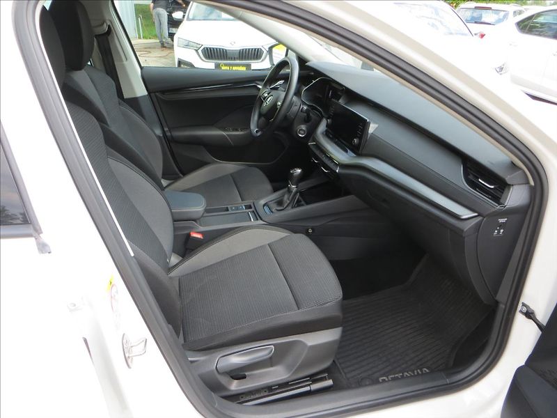Škoda Octavia 2,0 TDI 85kW Ambition Combi ČR - fotka 10 z 25