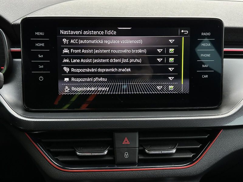 Škoda Kamiq 1.5TSi DSG Monte Carlo V.Cockp - fotka 31 z 48
