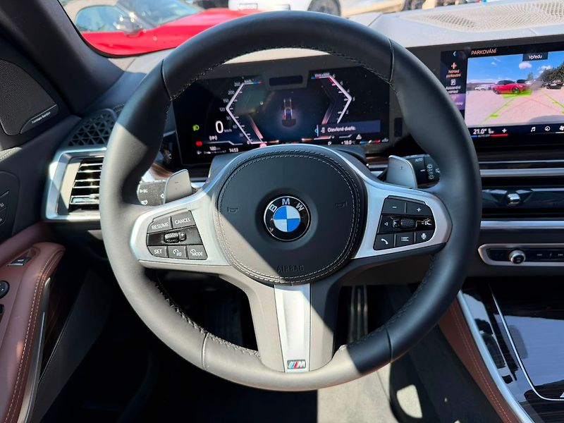 BMW X5 xDrive 30d - fotka 11 z 21