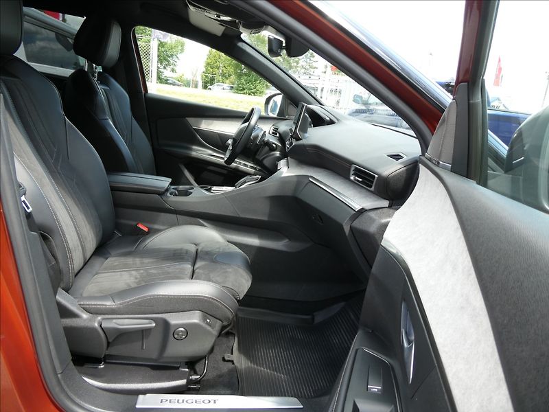 Peugeot 5008 2,0 HDi 130kW GT 7.míst AT8 - fotka 28 z 50