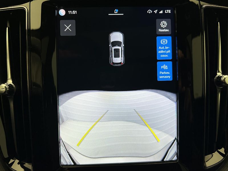Volvo XC60 T6 AWD DARK PLUS RECHARGE AUT - fotka 31 z 49