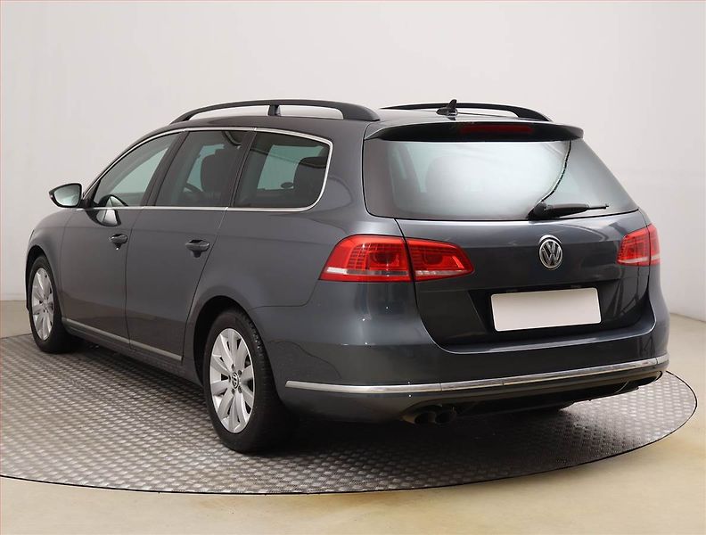 Volkswagen Passat (2013) Comfortline 2.0 TDI - fotka 4 z 20