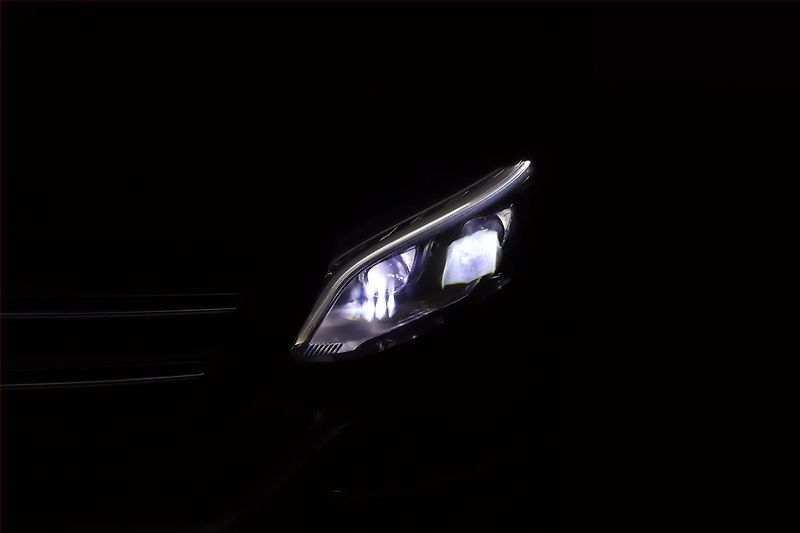Mercedes-Benz GLE (2016) 350 d - fotka 25 z 27