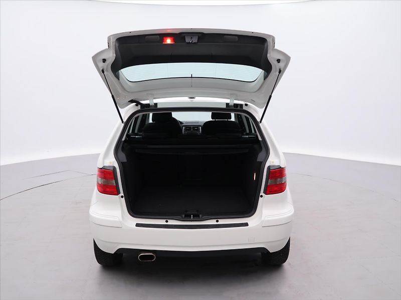 Mercedes-Benz Třídy B 1,5 160 70kW CZ Klima 82.300km - fotka 9 z 27