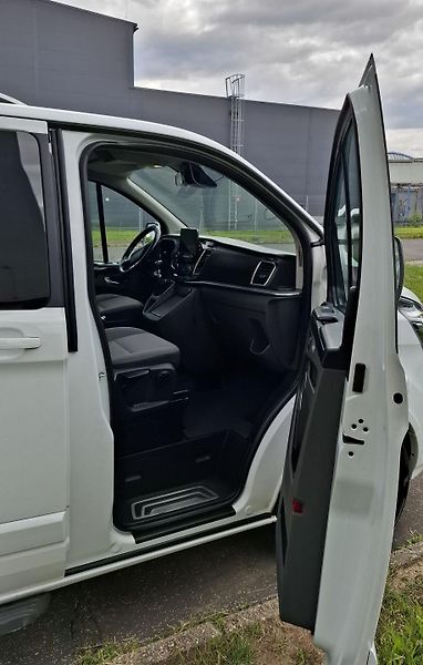 Ford Tourneo Custom (2018) - fotka 10 z 13