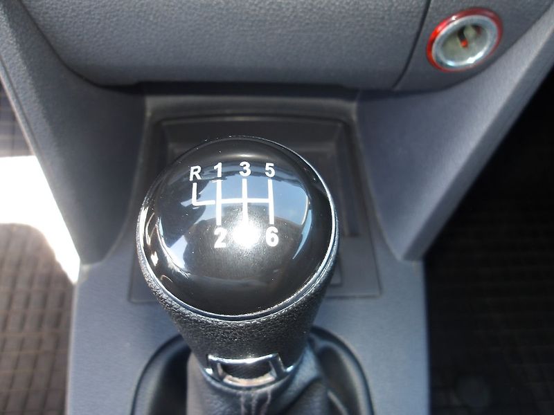 Volkswagen Touran 2,0TDi 125kW CROSSTOURAN Extré - fotka 21 z 37