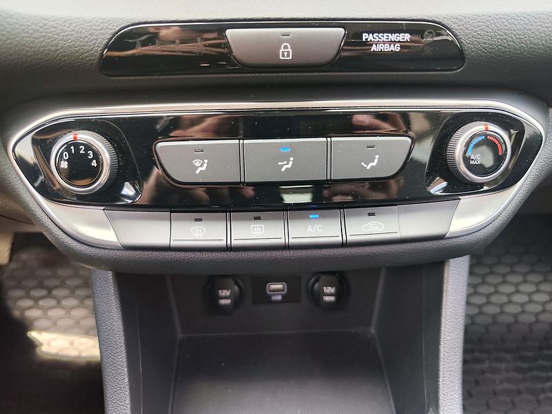Hyundai i30 1.5i/81kW Start - fotka 15 z 25