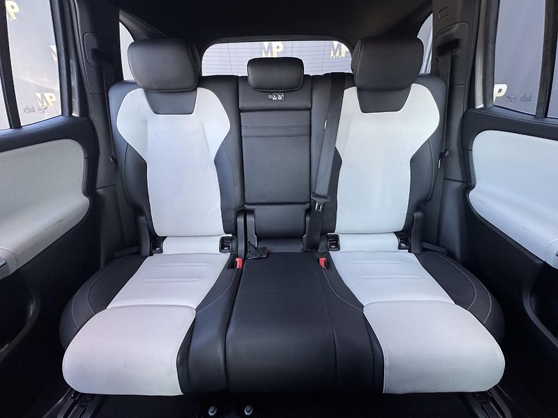 Mercedes-Benz GLB (2019) 200d 4Matic, AMG Line Head-up  - fotka 19 z 51