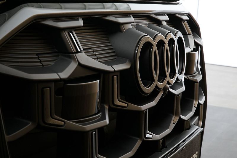 Audi Q7 3.0TDI 210kW S-line 7m ZÁRUKA - fotka 8 z 50