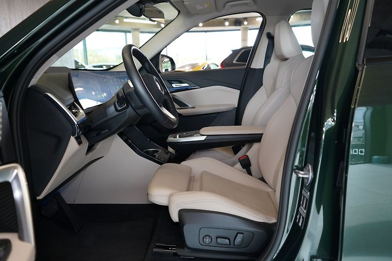 BMW X1 20d xLine, H/K ,Tažné, Head-Up - fotka 19 z 50