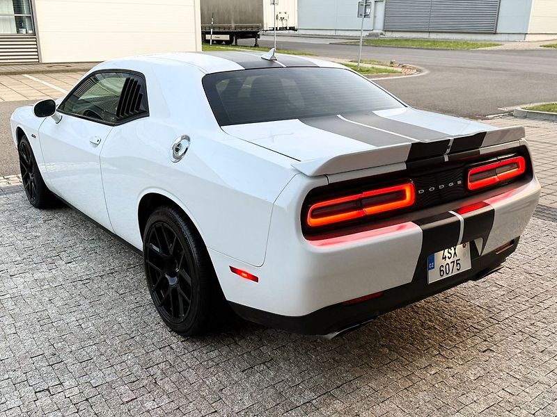 Dodge Challenger (2017) - fotka 11 z 46
