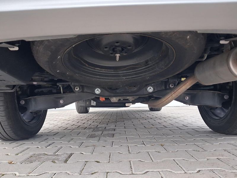 Toyota Highlander 2.5 HSD e-CVT AWD Executive - fotka 27 z 29
