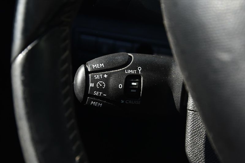 Peugeot 308 SW 1.5HDI 96kW LED PANORAMA ČR - fotka 16 z 23