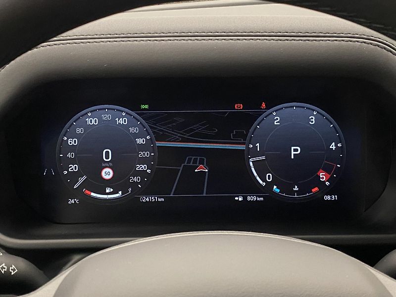 Land Rover Defender 110 D300 X-DYNAMIC SE AWD CZ - fotka 25 z 48