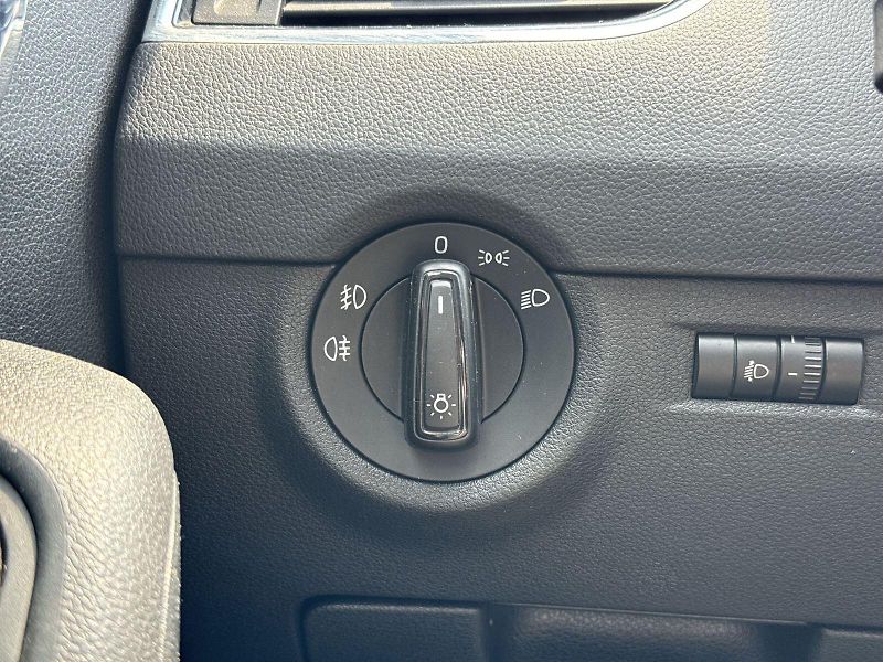 Škoda Octavia (2013) Combi 1.6 TDI Ambition - fotka 15 z 26