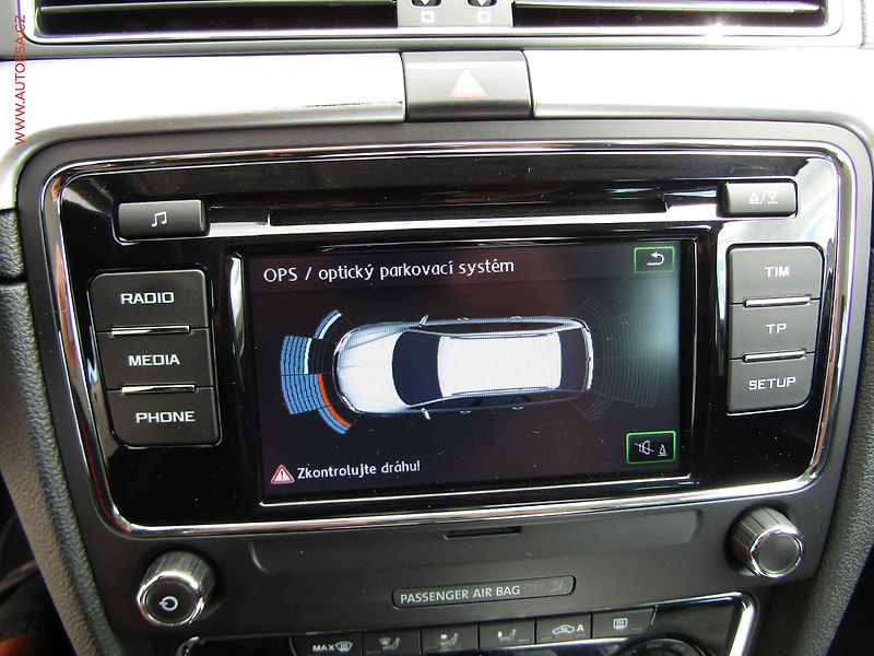 Škoda Superb (2014) 2.0 TDi, ČR, Elegance, DSG - fotka 17 z 21