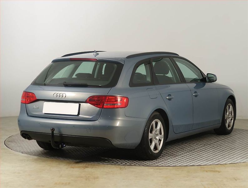 Audi A4 (2011) 2.0 TDI, Navi, Tempomat - fotka 5 z 21