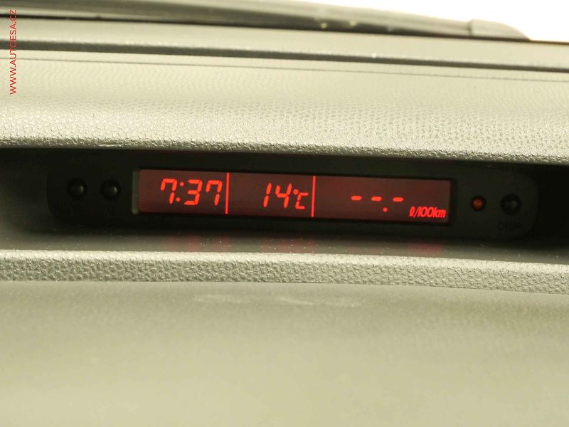 Suzuki Swift (2008) 1.3i, AC, STK9/28 - fotka 16 z 19