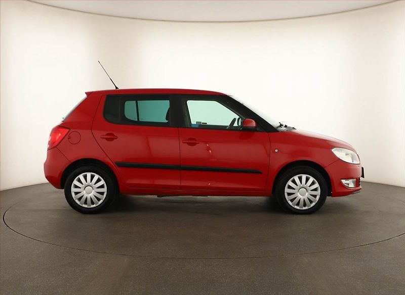 Škoda Fabia (2010) 1.2 TSI, Serv.kniha - fotka 6 z 11